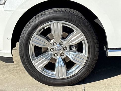 Used 2024 Ford Expedition Platinum image 15