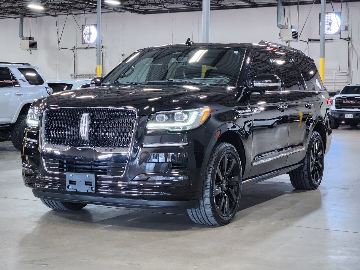 Used 2022 Lincoln Navigator Reserve AWD/4WD image 4