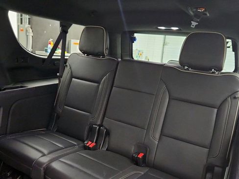 Used 2022 GMC Yukon XL SLT w/ SLT Premium Package image 23