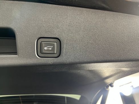 Used 2024 Chevrolet Traverse LT w/ Enhanced Driving Package FWD image 21