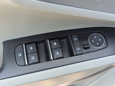 Certified 2025 Kia Soul LX w/ LX Technology Package image 22