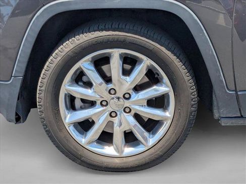Used 2017 Jeep Cherokee Limited FWD image 19