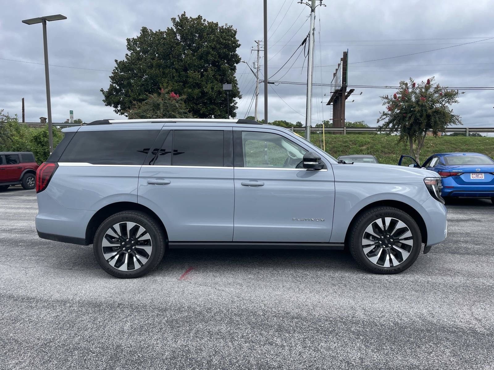 Used 2026 Ford Expedition Platinum w/ Driver's Package AWD/4WD image 2