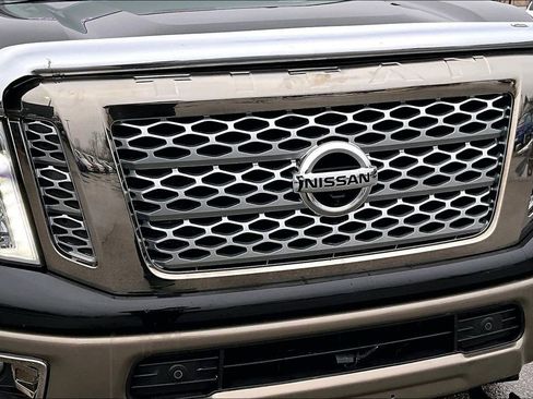 Used 2018 Nissan Titan Platinum Reserve image 33