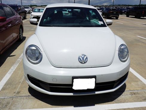 Used 2016 Volkswagen Beetle 1.8T Classic FWD image 2