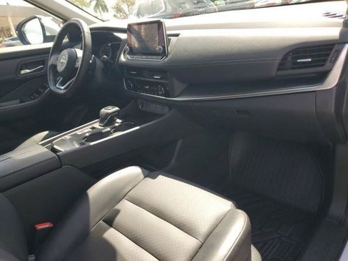 Used 2024 Nissan Rogue SV w/ SV Premium Package image 14