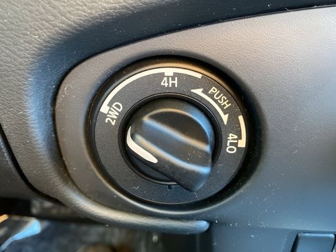 Used 2024 Nissan Frontier S w/ Technology Package image 18