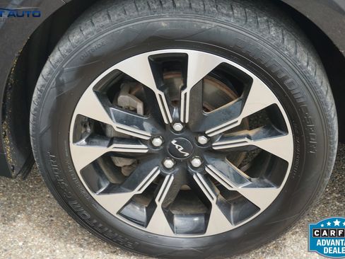 Used 2023 Kia Carnival EX FWD image 14