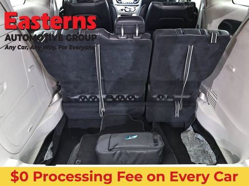 Used 2023 Chrysler Pacifica Touring-L FWD image 9