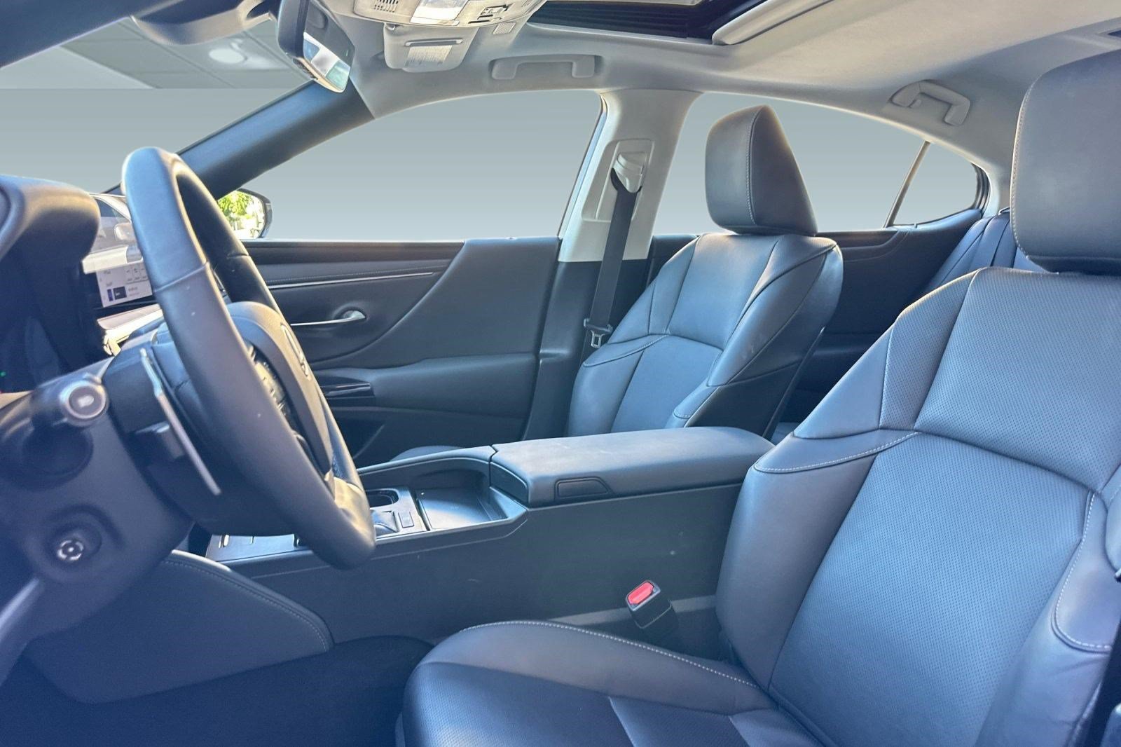 Certified 2024 Lexus ES 350 w/ Premium Package FWD image 5