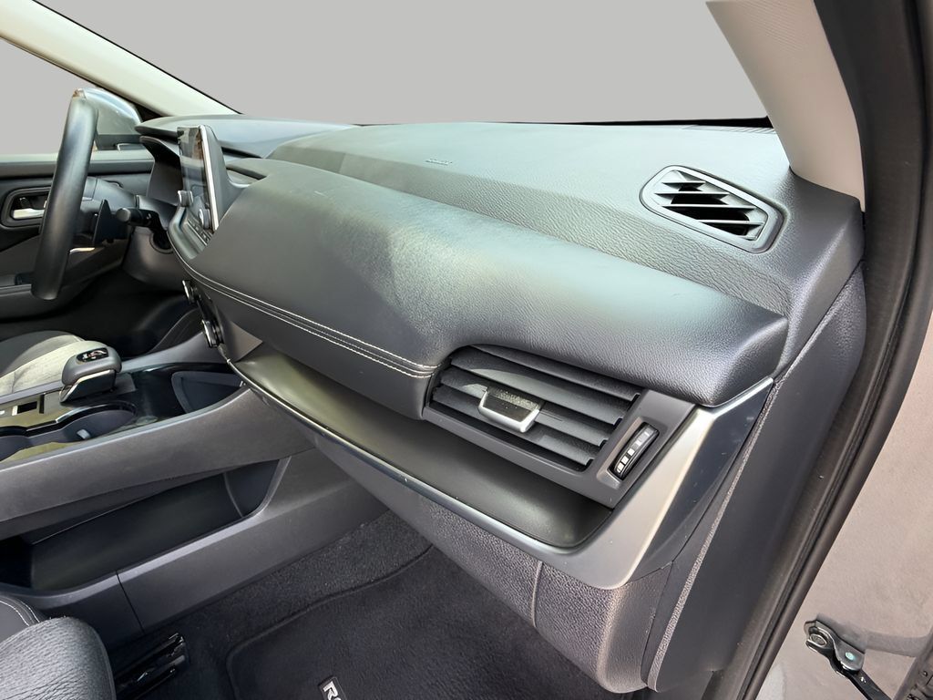 Used 2024 Nissan Rogue SV AWD/4WD image 11