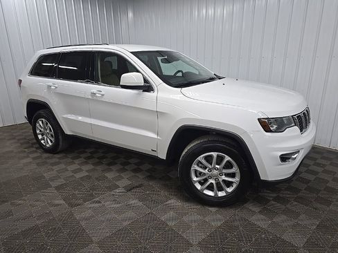 Used 2022 Jeep Grand Cherokee Laredo E image 1