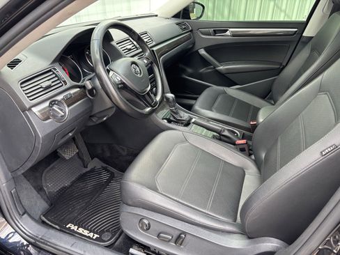 Used 2018 Volkswagen Passat 2.0T SE w/ SE Lighting Package image 16