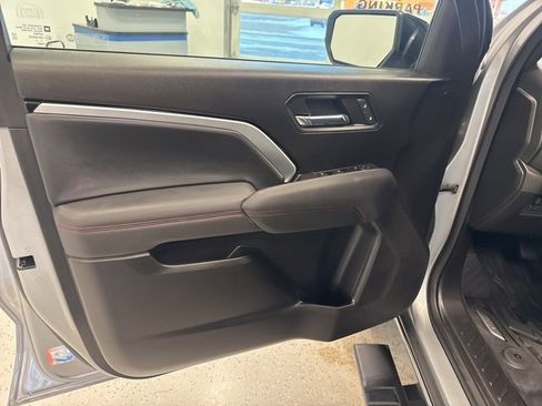 Used 2024 Chevrolet Colorado Z71 image 36