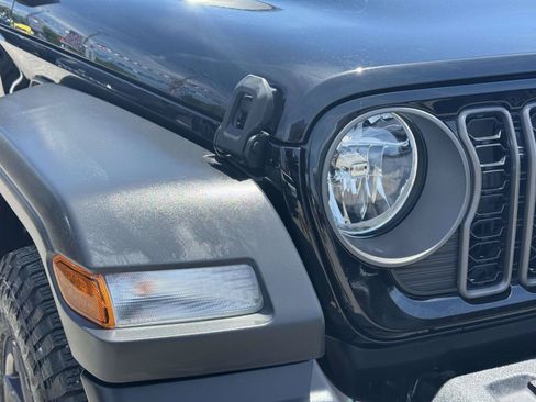 Used 2024 Jeep Wrangler Unlimited Sport AWD/4WD image 10