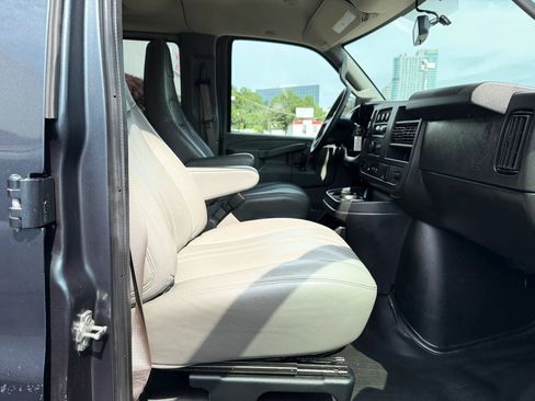 Used 2019 GMC Savana 3500 LS RWD image 28
