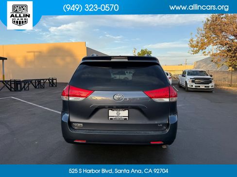 Used 2014 Toyota Sienna LE FWD image 5