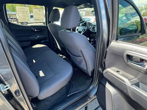 Used 2019 Toyota Tacoma TRD Off-Road w/ Four Season Floor Mat Package AWD/4WD image 13