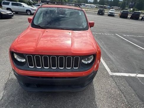 Used 2016 Jeep Renegade Latitude FWD image 4