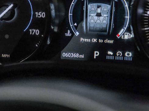 Used 2017 Jaguar F-PACE Premium image 18