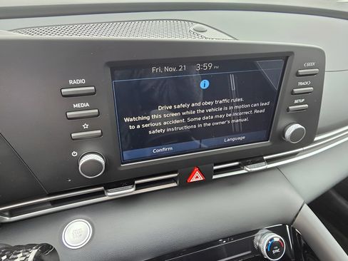 New 2026 Hyundai Elantra Hybrid FWD image 24