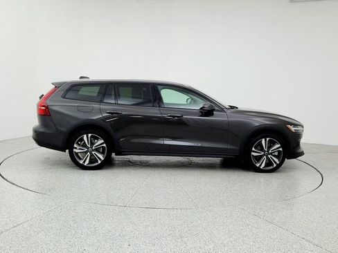 Certified 2025 Volvo V60 B5 Cross Country Plus image 4