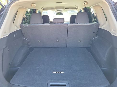 Used 2023 Nissan Rogue SV image 11