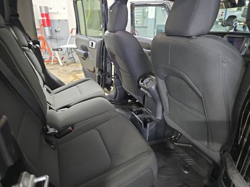 Used 2023 Jeep Gladiator Sport image 15