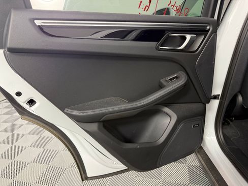 Certified 2023 Porsche Macan S image 17