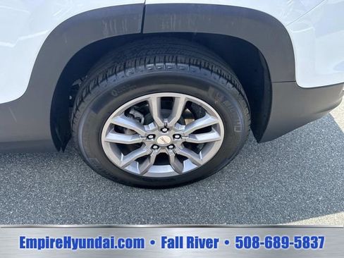 Used 2024 GMC Terrain SLT AWD/4WD image 23