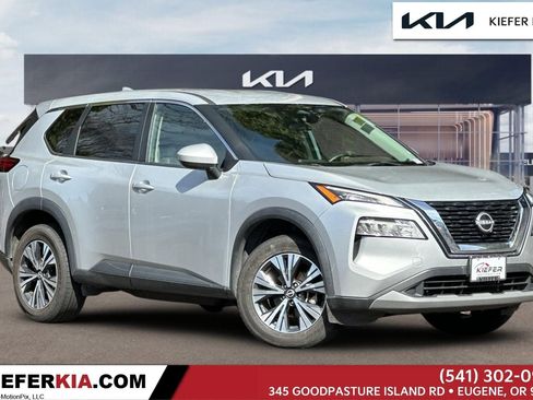 Used 2023 Nissan Rogue SV image 1