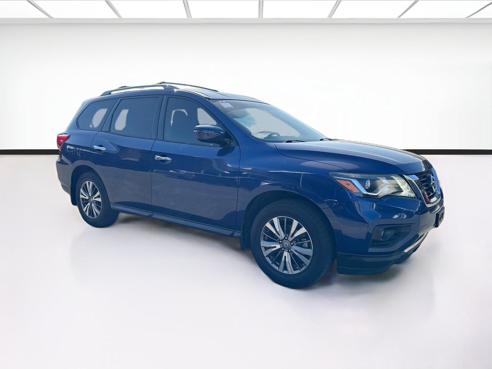 Used 2018 Nissan Pathfinder SV FWD image 3