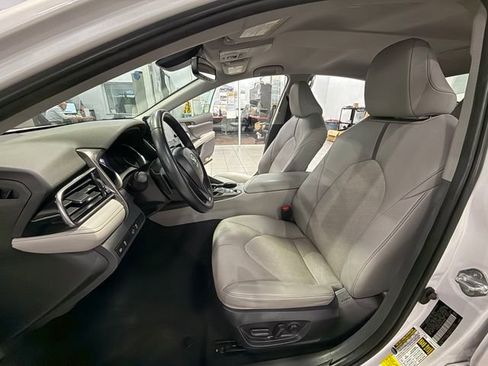 Used 2023 Toyota Camry XSE image 10