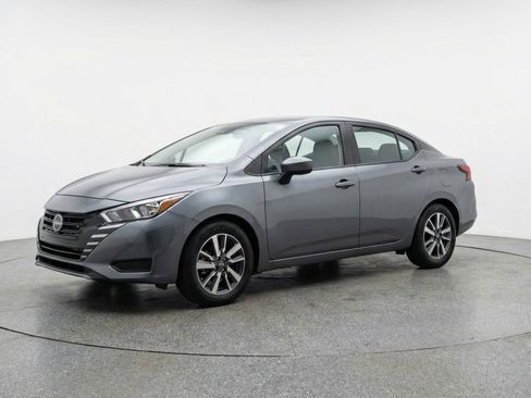 Used 2025 Nissan Versa SV image 3