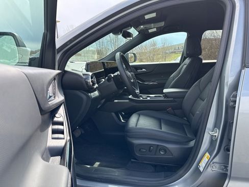 Used 2026 Chevrolet Equinox LT w/ Convenience Package II image 6