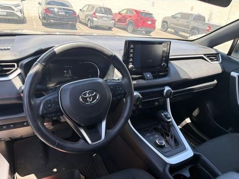 Used 2021 Toyota RAV4 SE w/ Weather & Moonroof Package AWD/4WD image 17