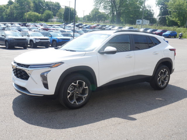 Used 2025 Chevrolet Trax LT FWD image 6