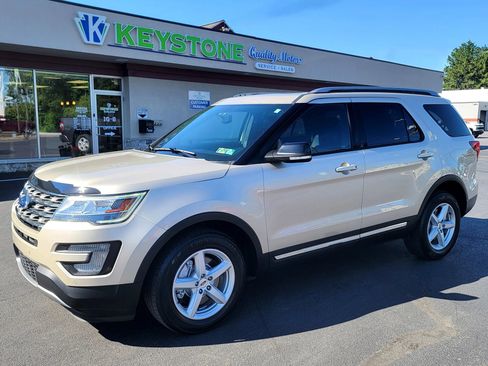 Used 2017 Ford Explorer XLT w/ Equipment Group 202A AWD/4WD image 1