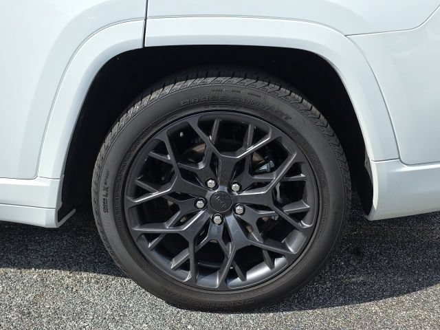 Used 2025 Jeep Grand Cherokee L Summit AWD/4WD image 4