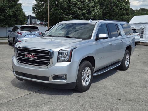 Used 2017 GMC Yukon XL SLT w/ Open Road Package RWD image 2