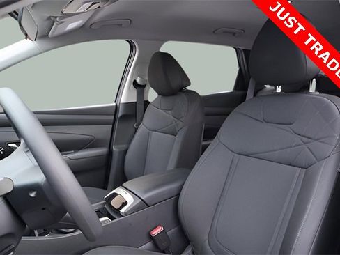 Used 2025 Hyundai Tucson SE image 12