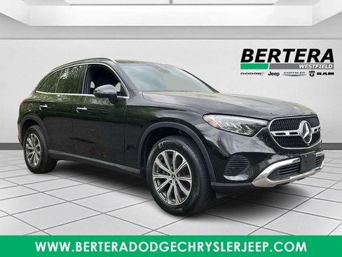 Used 2024 Mercedes-Benz GLC 300 4MATIC image 1