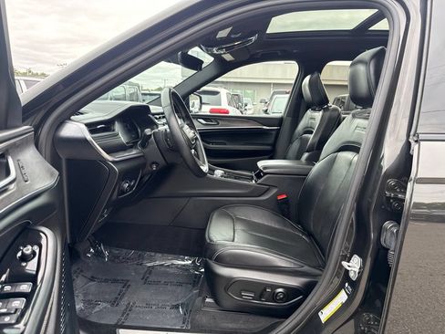 Certified 2022 Jeep Grand Cherokee L Overland AWD/4WD image 17