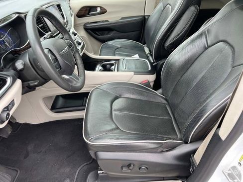 Used 2022 Chrysler Pacifica Limited image 16