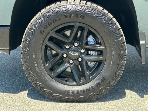 Used 2026 Chevrolet Silverado 1500 Custom Trail Boss w/ LPO, Dark Essentials Package AWD/4WD image 32