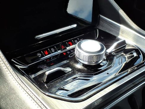 Used 2024 Jeep Wagoneer L Series III w/ Flexible Seating Group image 20