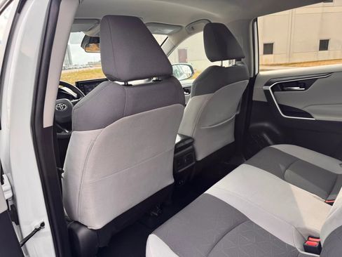 Used 2021 Toyota RAV4 XLE w/ Carpet Mat Package (TMS) image 23