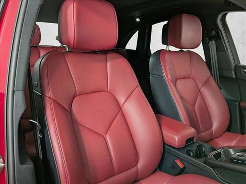 Certified 2025 Porsche Macan image 25