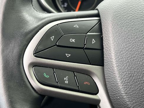 Used 2019 Jeep Cherokee Limited AWD/4WD image 23
