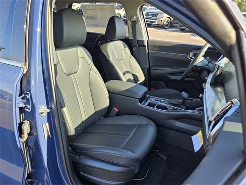 New 2025 Kia Sorento S image 12